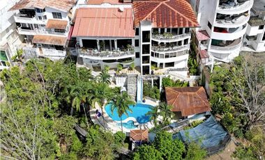 SE VENDE CASA ALTOS DE SANTA MARIA DE 6 NIVELES CON PISCINA Y TERRAZA