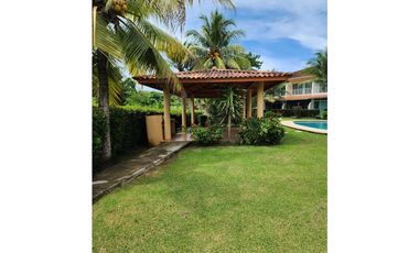 SE VENDE CASA EN VILLAS DE BOSQUEMAR MALIBU CON TERRAZA Y PISCINA