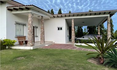 Casa en Venta en La Mare – Punta Barco | Amoblada | Piscina Privada