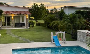 Casa en Venta en La Mare – Punta Barco | Amoblada | Piscina Privada