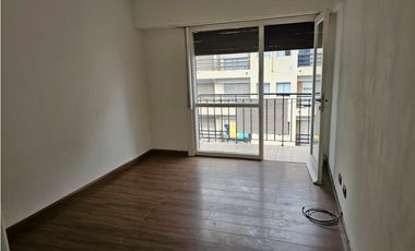 VENTA – 2 AMBIENTES AL FRENTE CON BALCÓN SALIENTE