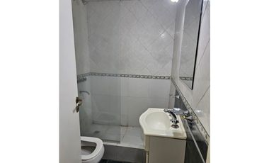 VENTA – 2 AMBIENTES AL FRENTE CON BALCÓN SALIENTE