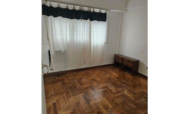 VENTA – 2 AMBIENTES AL FRENTE CON BALCÓN SALIENTE