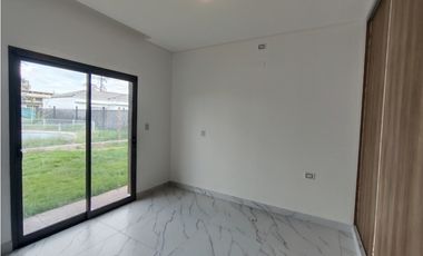 VENDE CASA ESQUINA A ESTRENAR en Barrio Privado IRIGOYEN, Maipú, Mza.
