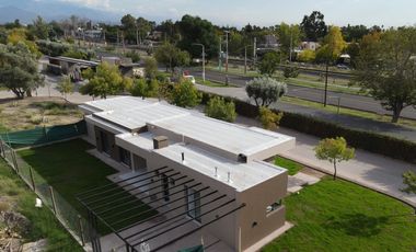 VENDE CASA ESQUINA A ESTRENAR en Barrio Privado IRIGOYEN, Maipú, Mza.