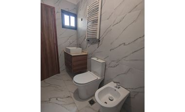 VENDE CASA ESQUINA A ESTRENAR en Barrio Privado IRIGOYEN, Maipú, Mza.