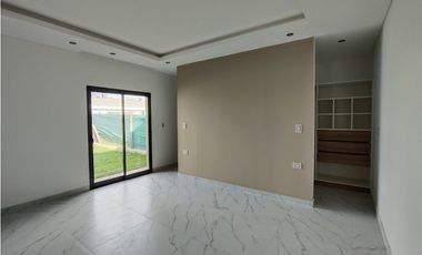 VENDE CASA ESQUINA A ESTRENAR en Barrio Privado IRIGOYEN, Maipú, Mza.