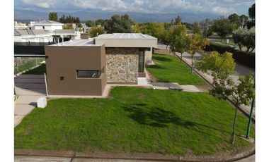 VENDE CASA ESQUINA A ESTRENAR en Barrio Privado IRIGOYEN, Maipú, Mza.