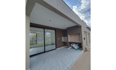 VENDE CASA ESQUINA A ESTRENAR en Barrio Privado IRIGOYEN, Maipú, Mza.
