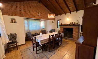 CASA EN EXCELENTE UBICACION