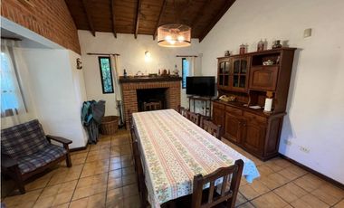 CASA EN EXCELENTE UBICACION