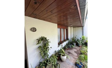 CHALET DE 6 AMBIENTES CON QUINCHO - BARRIO LOS PINARES