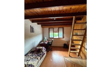 CHALET DE 6 AMBIENTES CON QUINCHO - BARRIO LOS PINARES