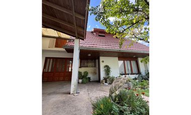 CHALET DE 6 AMBIENTES CON QUINCHO - BARRIO LOS PINARES