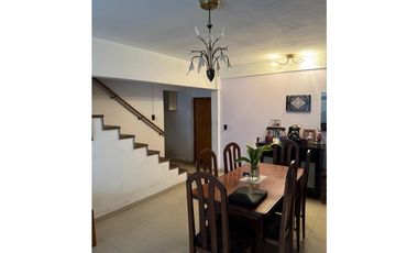 CHALET DE 6 AMBIENTES CON QUINCHO - BARRIO LOS PINARES
