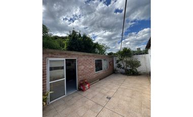 CHALET DE 6 AMBIENTES CON QUINCHO - BARRIO LOS PINARES