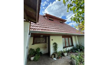 CHALET DE 6 AMBIENTES CON QUINCHO - BARRIO LOS PINARES