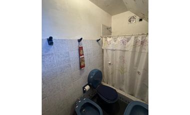 CHALET DE 6 AMBIENTES CON QUINCHO - BARRIO LOS PINARES