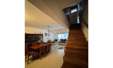 CHALET DE 6 AMBIENTES CON QUINCHO - BARRIO LOS PINARES