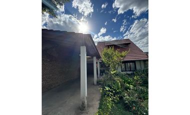 CHALET DE 6 AMBIENTES CON QUINCHO - BARRIO LOS PINARES