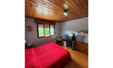 CHALET DE 6 AMBIENTES CON QUINCHO - BARRIO LOS PINARES
