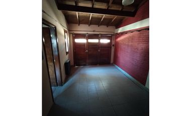 CHALET DE 3 AMBIENTES CON GARAGE - BARRIO CAISAMAR