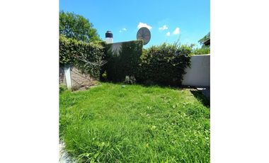 CHALET DE 3 AMBIENTES CON GARAGE - BARRIO CAISAMAR