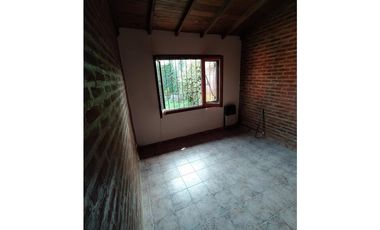 CHALET DE 3 AMBIENTES CON GARAGE - BARRIO CAISAMAR