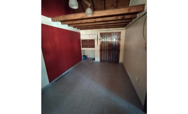 CHALET DE 3 AMBIENTES CON GARAGE - BARRIO CAISAMAR
