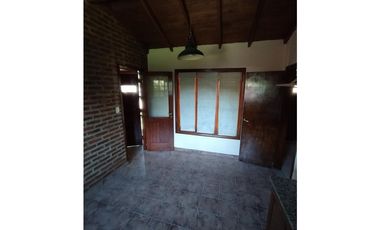 CHALET DE 3 AMBIENTES CON GARAGE - BARRIO CAISAMAR