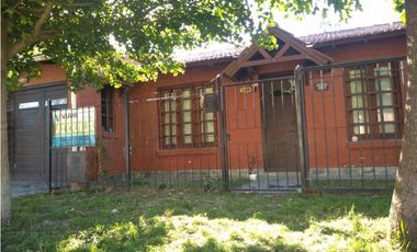 CHALET DE 3 AMBIENTES CON GARAGE - BARRIO CAISAMAR