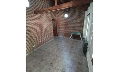 CHALET DE 3 AMBIENTES CON GARAGE - BARRIO CAISAMAR