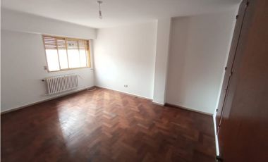 DEPTO 3 DORMITORIOS - AMPLIOS ESPACIOS - COCHERA - AV ESTRADA N° 147