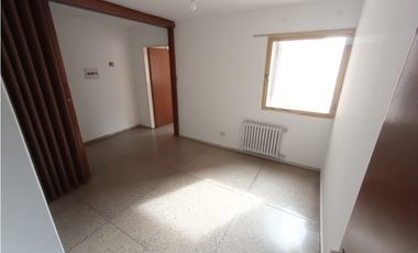 DEPTO 3 DORMITORIOS - AMPLIOS ESPACIOS - COCHERA - AV ESTRADA N° 147