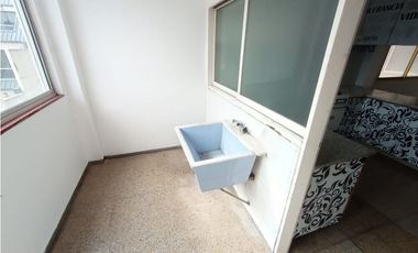 DEPTO 3 DORMITORIOS - AMPLIOS ESPACIOS - COCHERA - AV ESTRADA N° 147