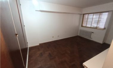 DEPTO 3 DORMITORIOS - AMPLIOS ESPACIOS - COCHERA - AV ESTRADA N° 147