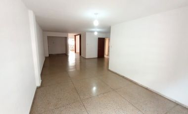 DEPTO 3 DORMITORIOS - AMPLIOS ESPACIOS - COCHERA - AV ESTRADA N° 147