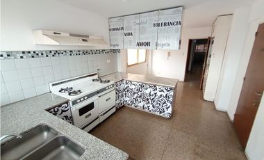 DEPTO 3 DORMITORIOS - AMPLIOS ESPACIOS - COCHERA - AV ESTRADA N° 147