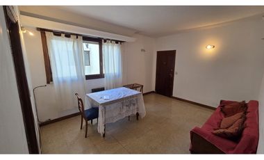 ALQUILER POR 24 MESES. DOS AMBIENTES SIN MUEBLES CÉNTRICO.