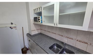 ALQUILER POR 24 MESES. DOS AMBIENTES SIN MUEBLES CÉNTRICO.