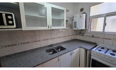 ALQUILER POR 24 MESES. DOS AMBIENTES SIN MUEBLES CÉNTRICO.