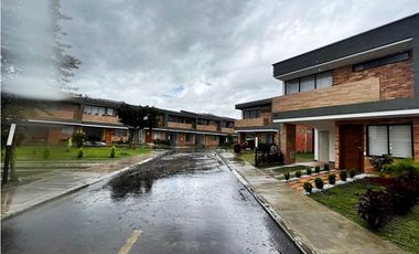 Venta de casa unidad cerrada en la ceja de 148m2