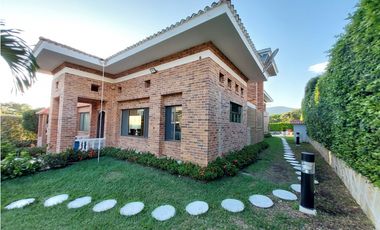 VENPERMUTO HERMOSA CASA CAMPESTRE EN EL MEJOR CONDOMINIO DE CHINAUTA