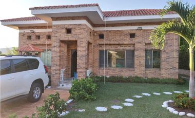 VENPERMUTO HERMOSA CASA CAMPESTRE EN EL MEJOR CONDOMINIO DE CHINAUTA