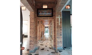 VENPERMUTO HERMOSA CASA CAMPESTRE EN EL MEJOR CONDOMINIO DE CHINAUTA