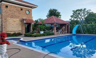 VENPERMUTO HERMOSA CASA CAMPESTRE EN EL MEJOR CONDOMINIO DE CHINAUTA