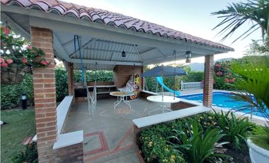 VENPERMUTO HERMOSA CASA CAMPESTRE EN EL MEJOR CONDOMINIO DE CHINAUTA