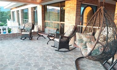 VENPERMUTO HERMOSA CASA CAMPESTRE EN EL MEJOR CONDOMINIO DE CHINAUTA