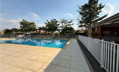 CASA EN ALQUILER AZUCENAS DEL CASTILLO JAMUNDI 1PISO 300M2LOTE