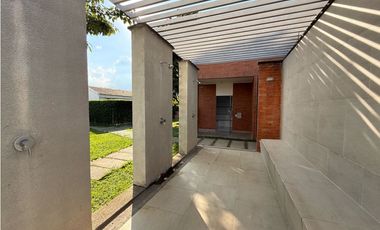CASA EN ALQUILER AZUCENAS DEL CASTILLO JAMUNDI 1PISO 300M2LOTE